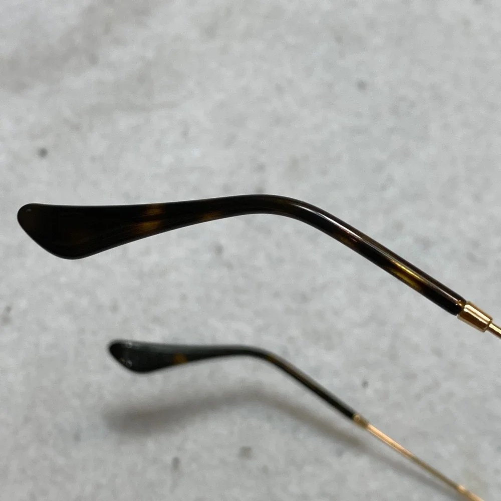 Ray-Ban see scratches